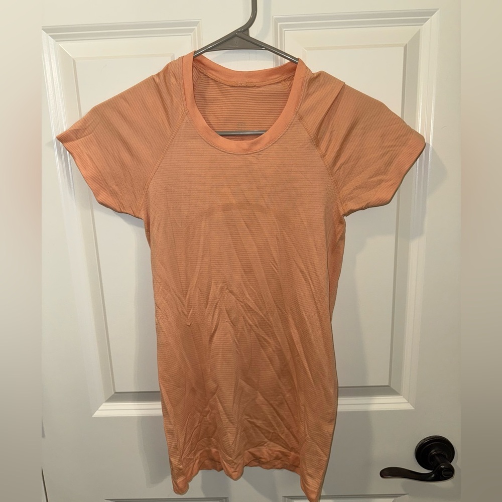 Lululemon swiftly tech short sleeve 2.0 hip length peach Bellini size 4